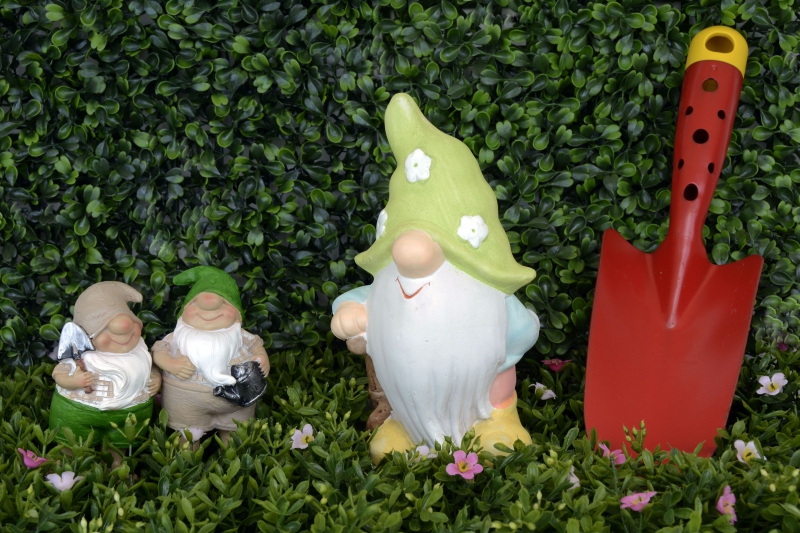 sasu-BAGNOLS EN FORET-min_garden-gnome-1404358